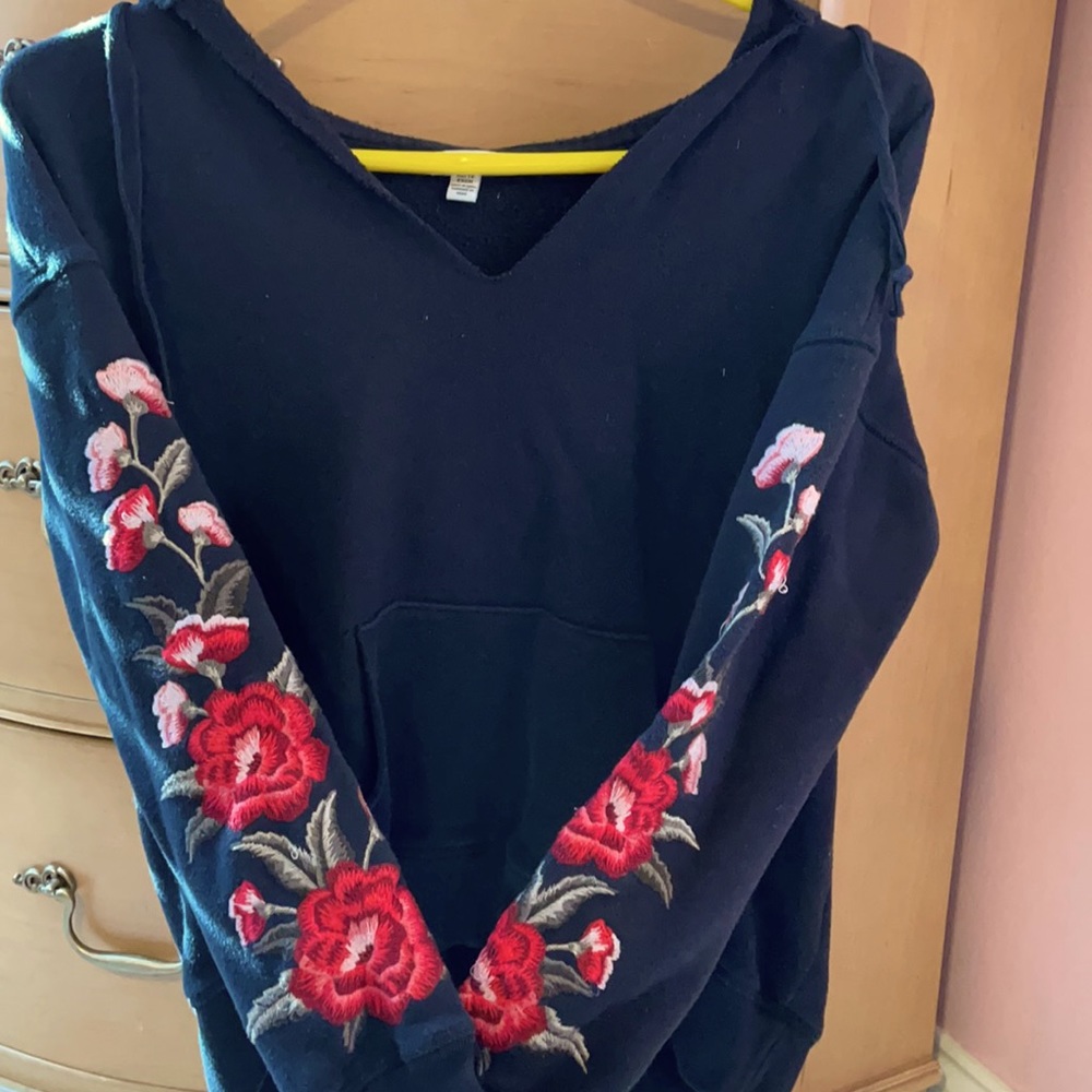 black ae hoodie w rose detailing sleeves